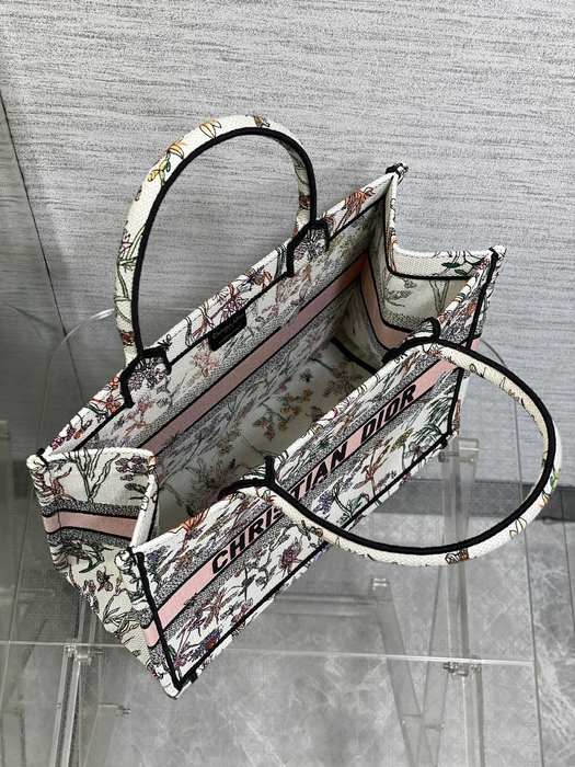 Dior Tote style 13 White 01A