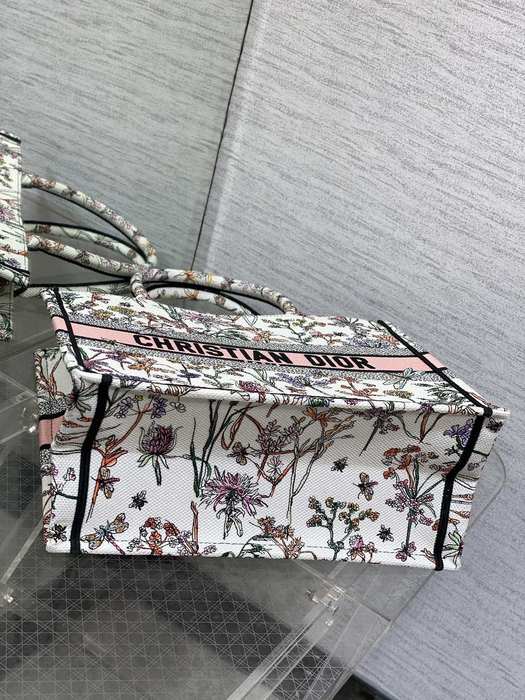 Dior Tote style 13 White 01A