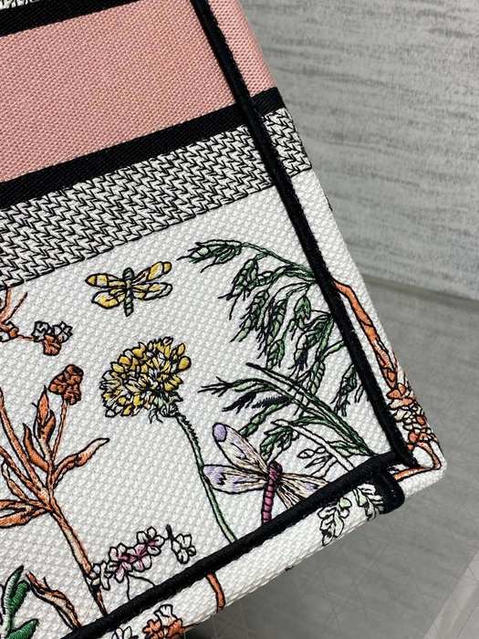 Dior Tote style 13 White 01A