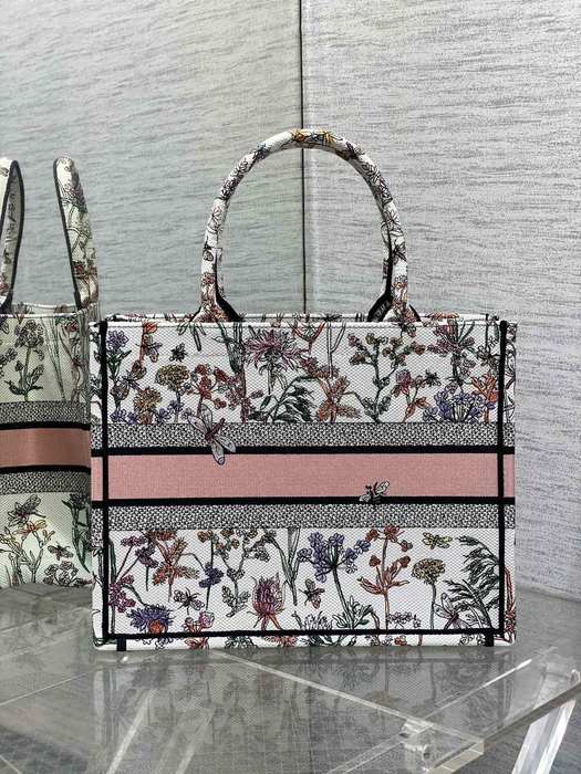 Dior Tote style 13 White 01A