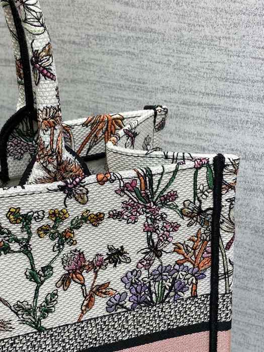 Dior Tote style 13 White 01A