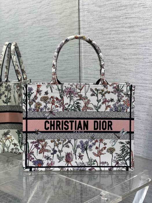 Dior Tote style 13 White 01A