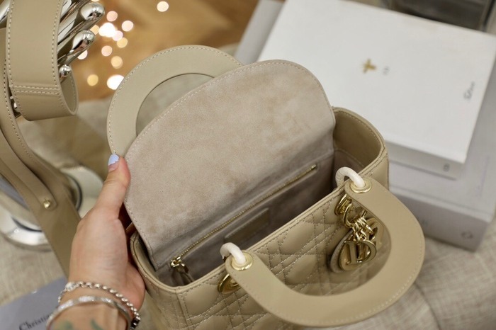 Dior Tote style 21 Beige 01A 3