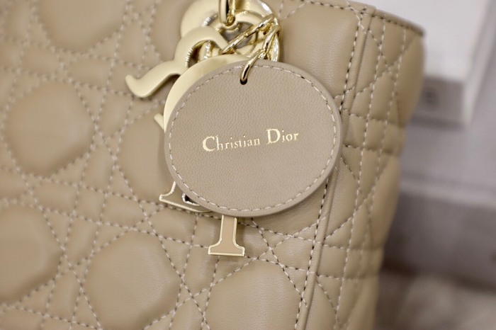 Dior Tote style 21 Beige 01A 3