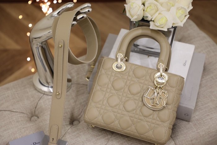 Dior Tote style 21 Beige 01A 3