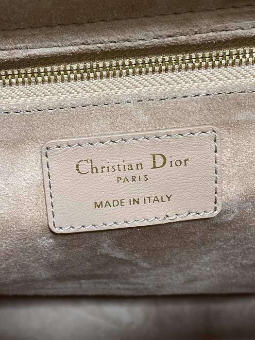 Dior Tote style 21 Beige 01A