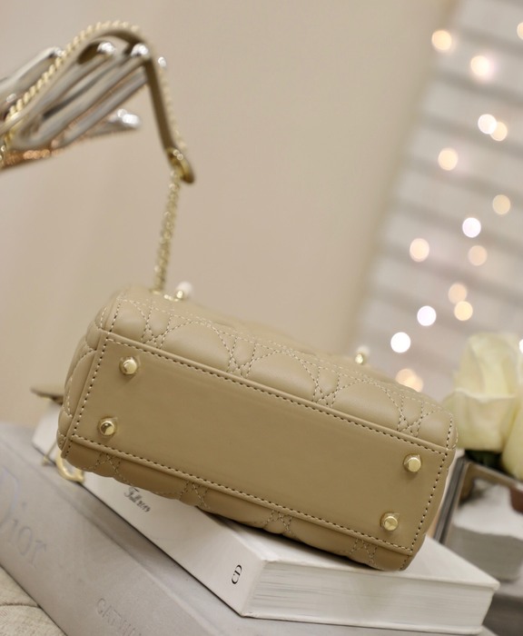 Dior Tote style 22 Beige 01A