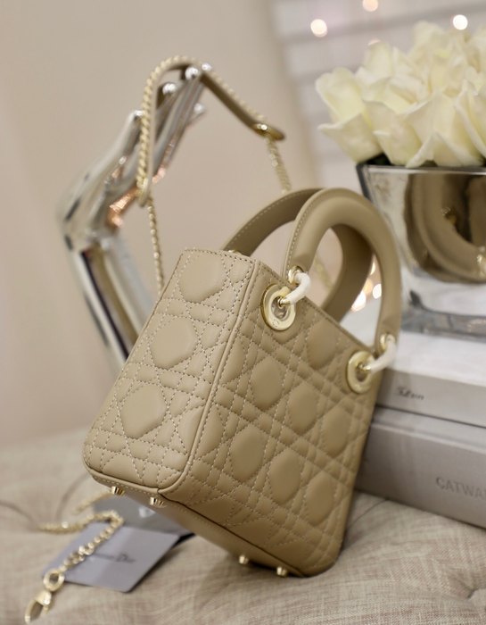 Dior Tote style 22 Beige 01A