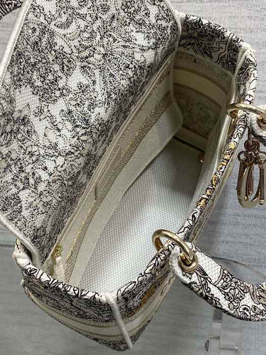 Dior Tote style 26 Beige 01A