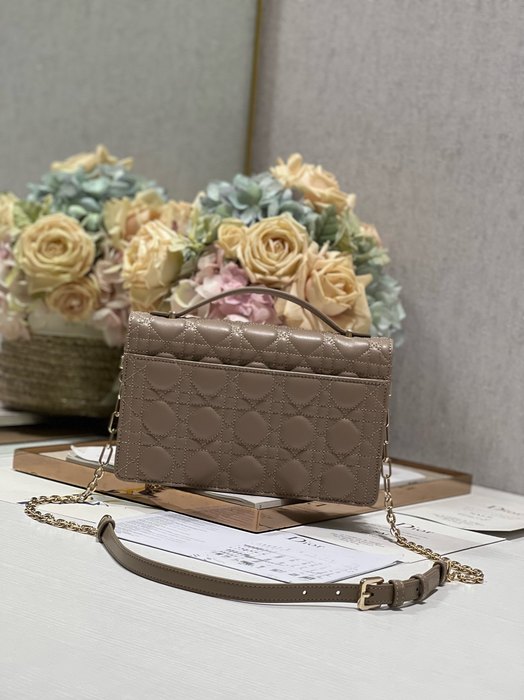 Dior Tote style 28 Beige 01A