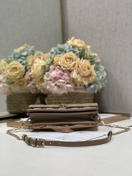 Dior Tote style 28 Beige 01A