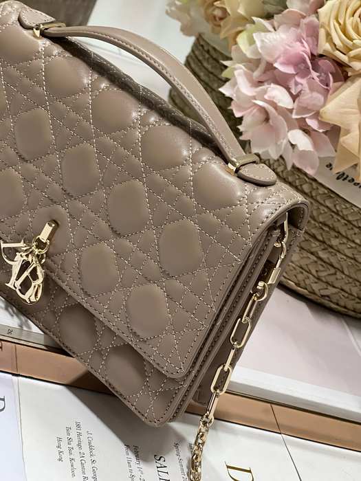 Dior Tote style 28 Beige 01A