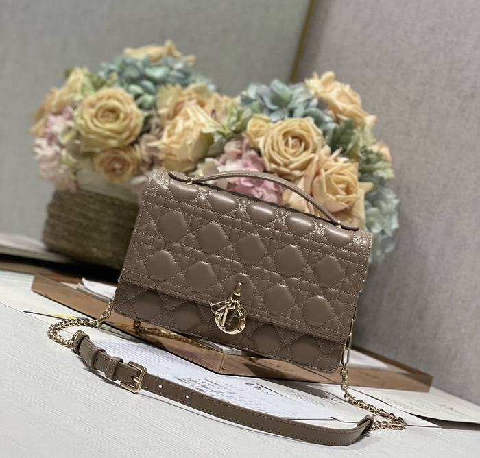Dior Tote style 28 Beige 01A