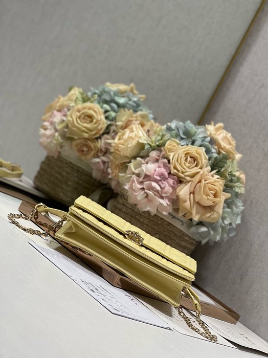 Dior Tote style 30 Beige 01A 2