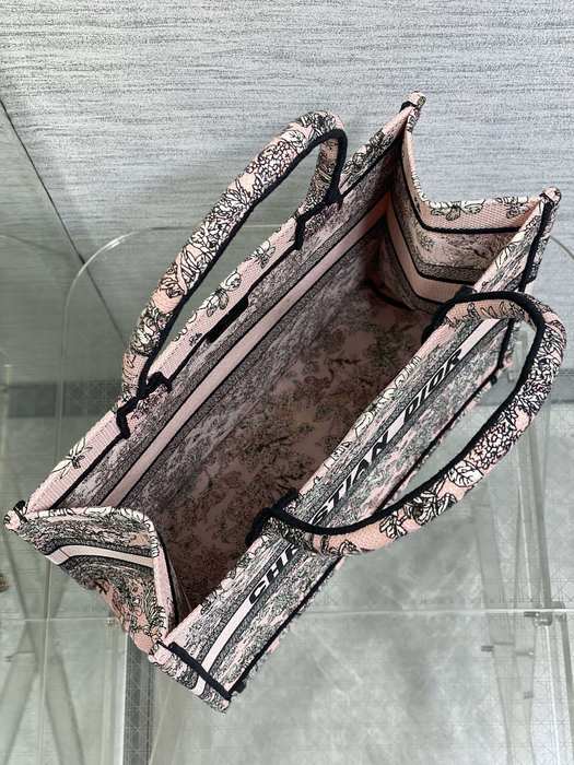 Dior Tote style 37 Beige 01A