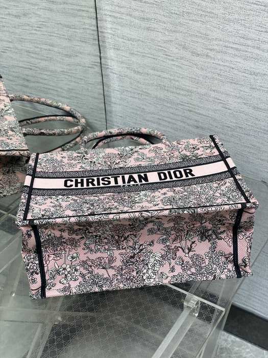 Dior Tote style 37 Beige 01A