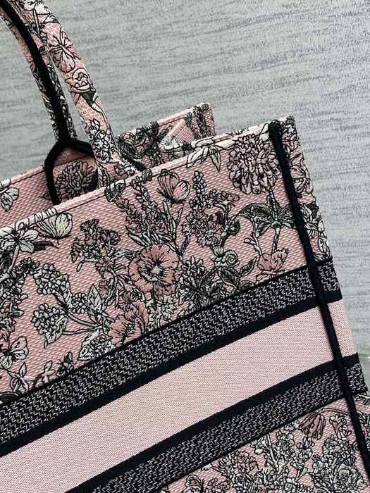 Dior Tote style 37 Beige 01A