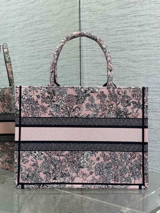 Dior Tote style 37 Beige 01A