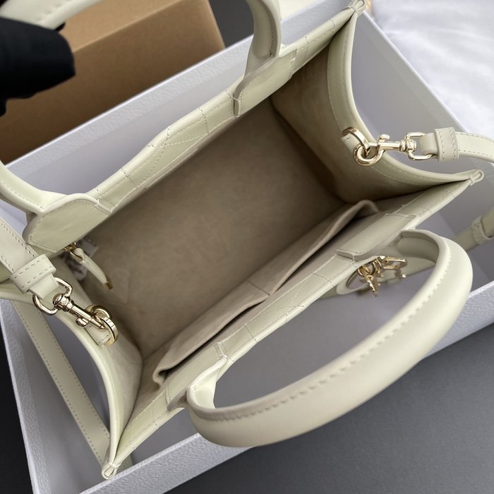 Dior Tote style 42 Beige 01A