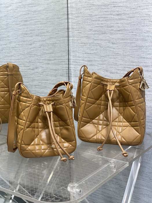 Dior Tote style 45 Tan 01A