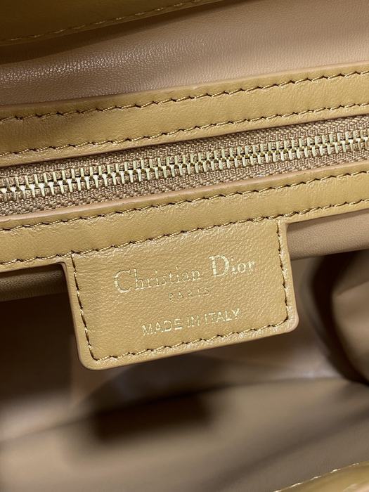 Dior Tote style 45 Tan 01A