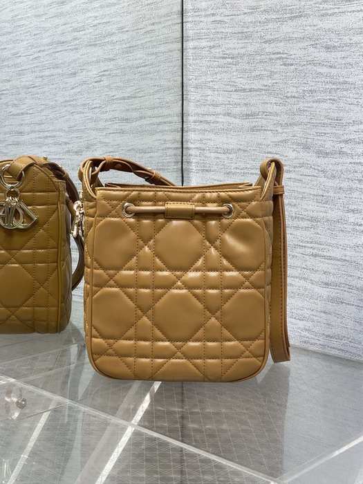 Dior Tote style 45 Tan 01A