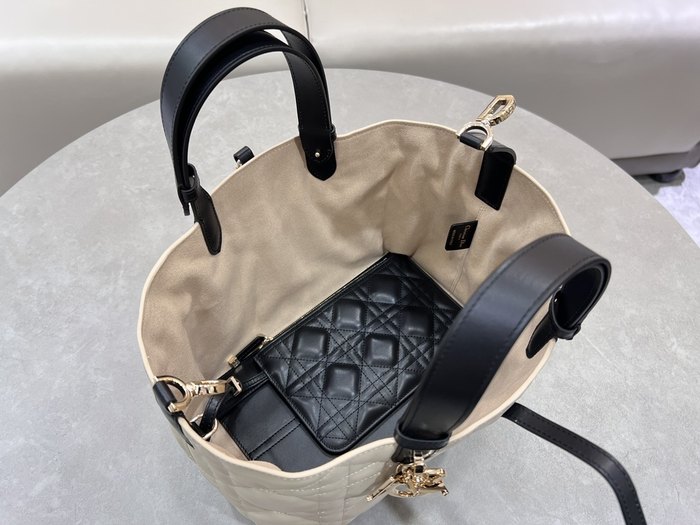 Dior Tote style 47 Beige 01A