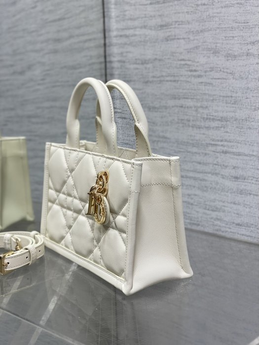 Dior Tote style 48 White 01A