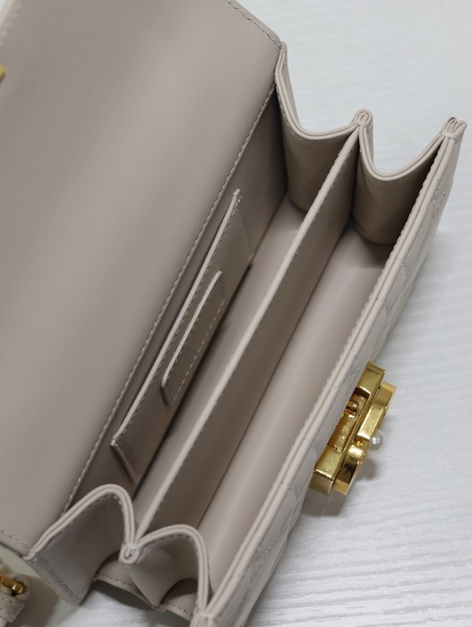 Dior Tote style 53 Beige 01A