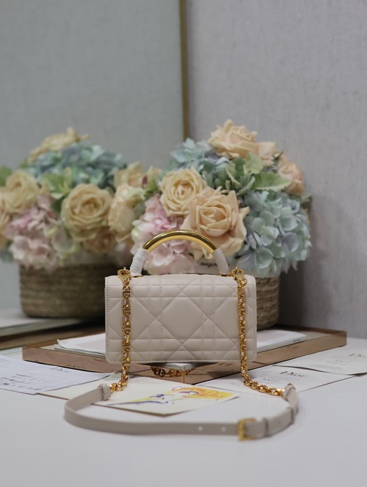 Dior Tote style 53 Beige 01A