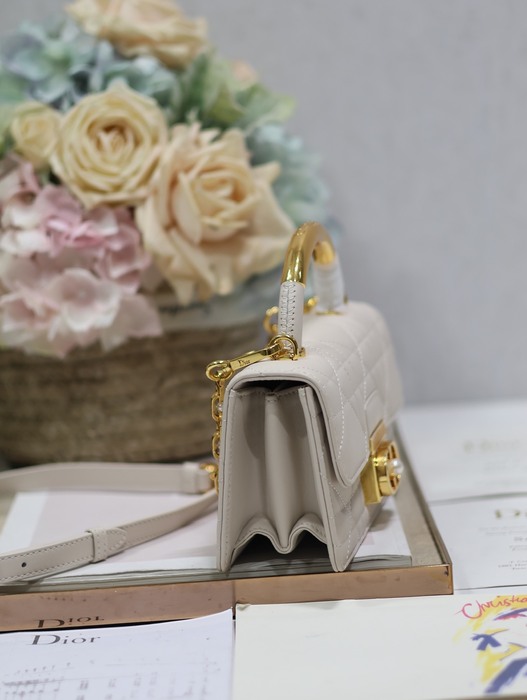 Dior Tote style 53 Beige 01A