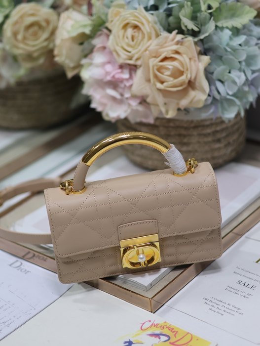 Dior Tote style 54 Beige 01A 2