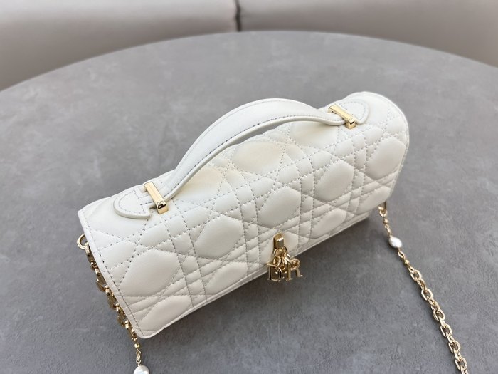 Dior Tote style 55 White 01A