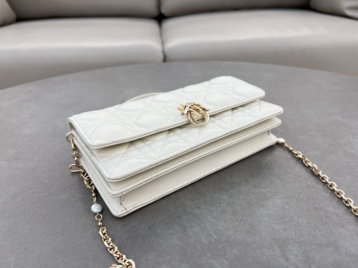 Dior Tote style 55 White 01A