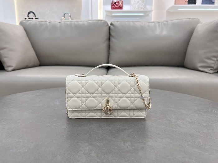 Dior Tote style 55 White 01A