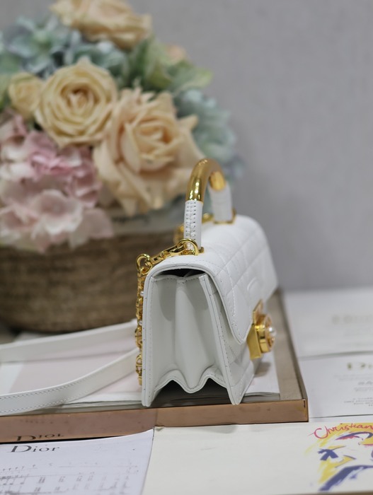 Dior Tote style 56 White 01A
