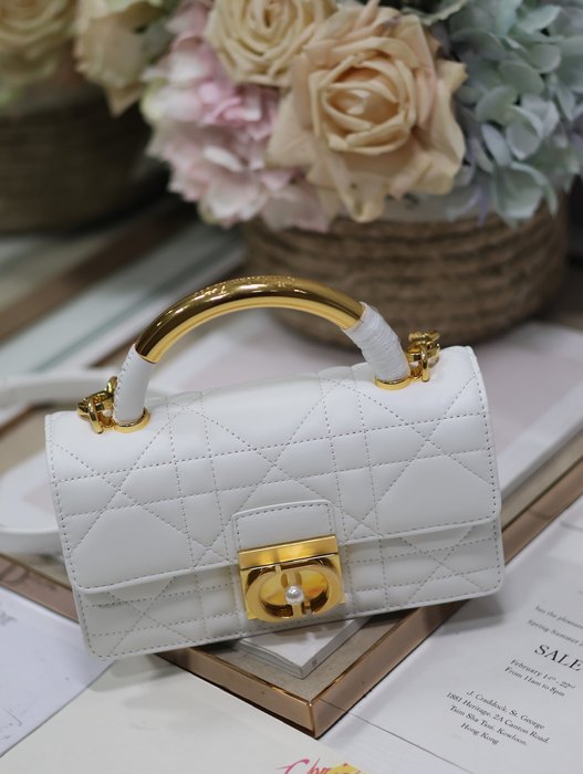 Dior Tote style 56 White 01A