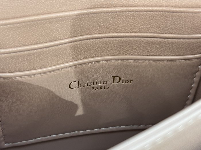 Dior Tote style 59 Beige 01A 3