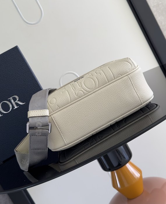 Dior Tote style 59 Beige 01A 4