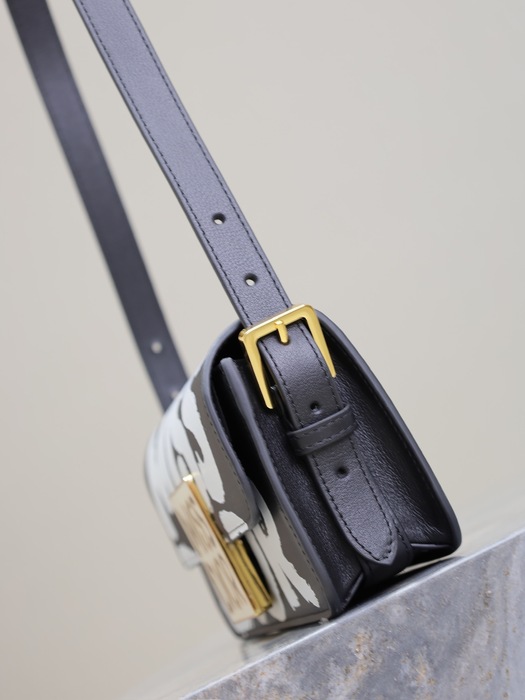 Dior Tote style 60 Black 01A 2