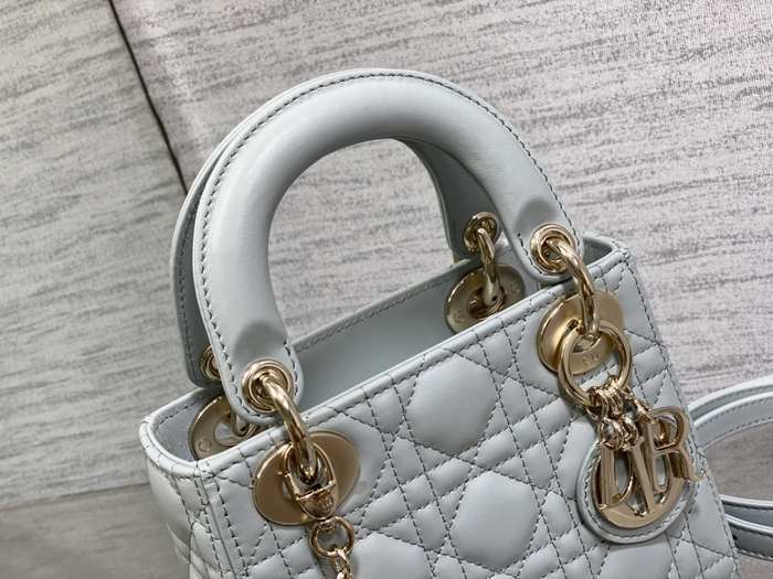 Dior Tote style 60 Grey 01A 2