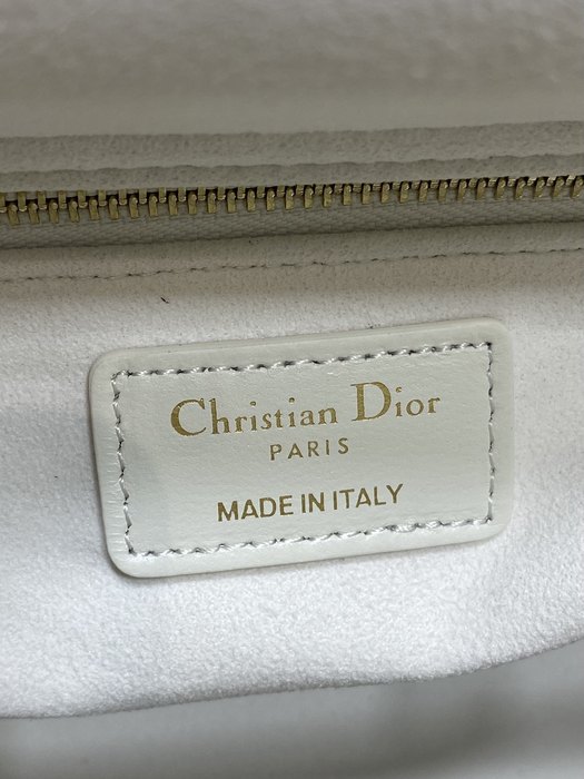 Dior Tote style 62 White 01A