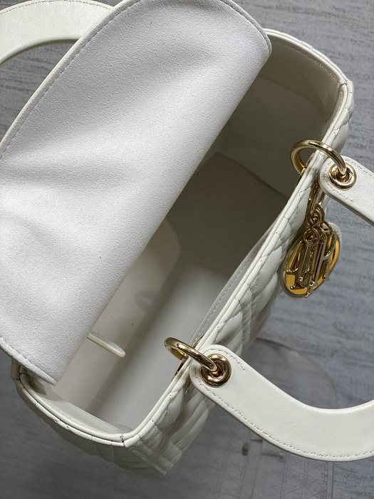 Dior Tote style 62 White 01A