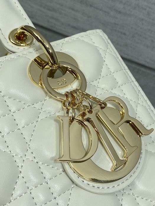 Dior Tote style 62 White 01A