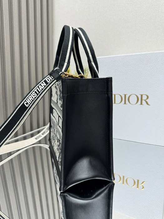 Dior Tote style 65 Black 01A 4