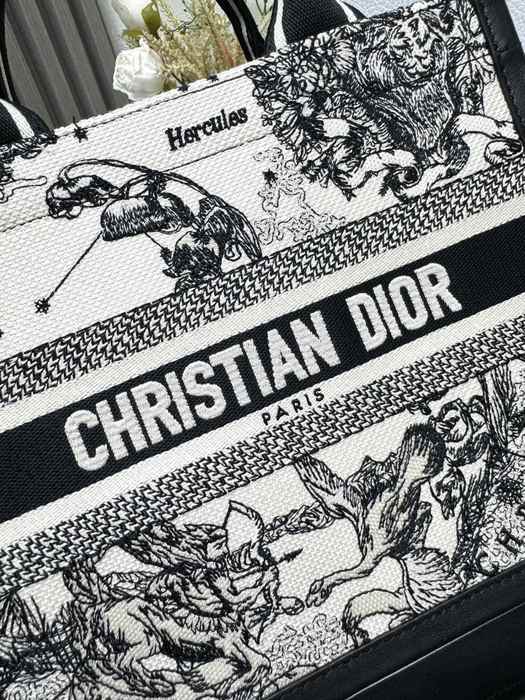 Dior Tote style 65 Black 01A 4