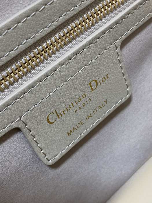 Dior Tote style 77 Beige 01A 2