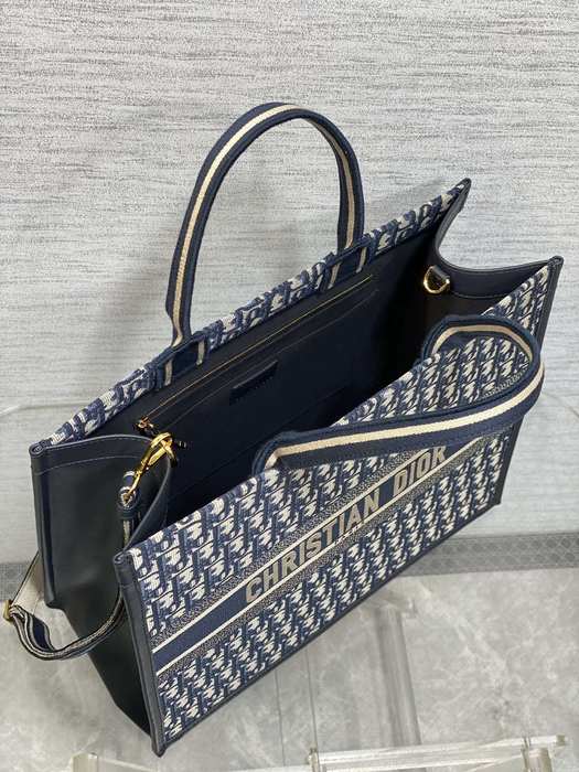 Dior Tote style 81 Navy 01A