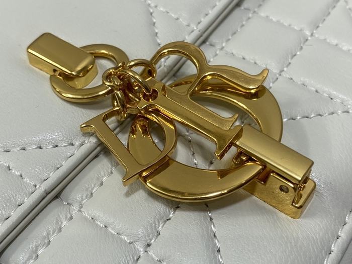 Dior Tote style 81 White 01A