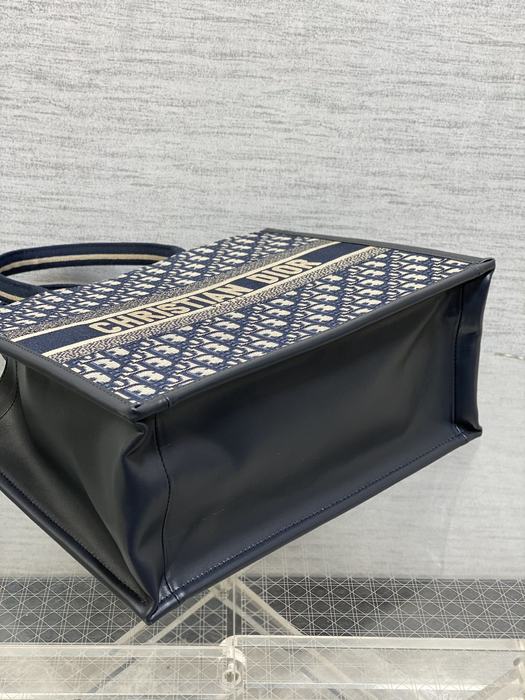 Dior Tote style 82 Navy 01A 3